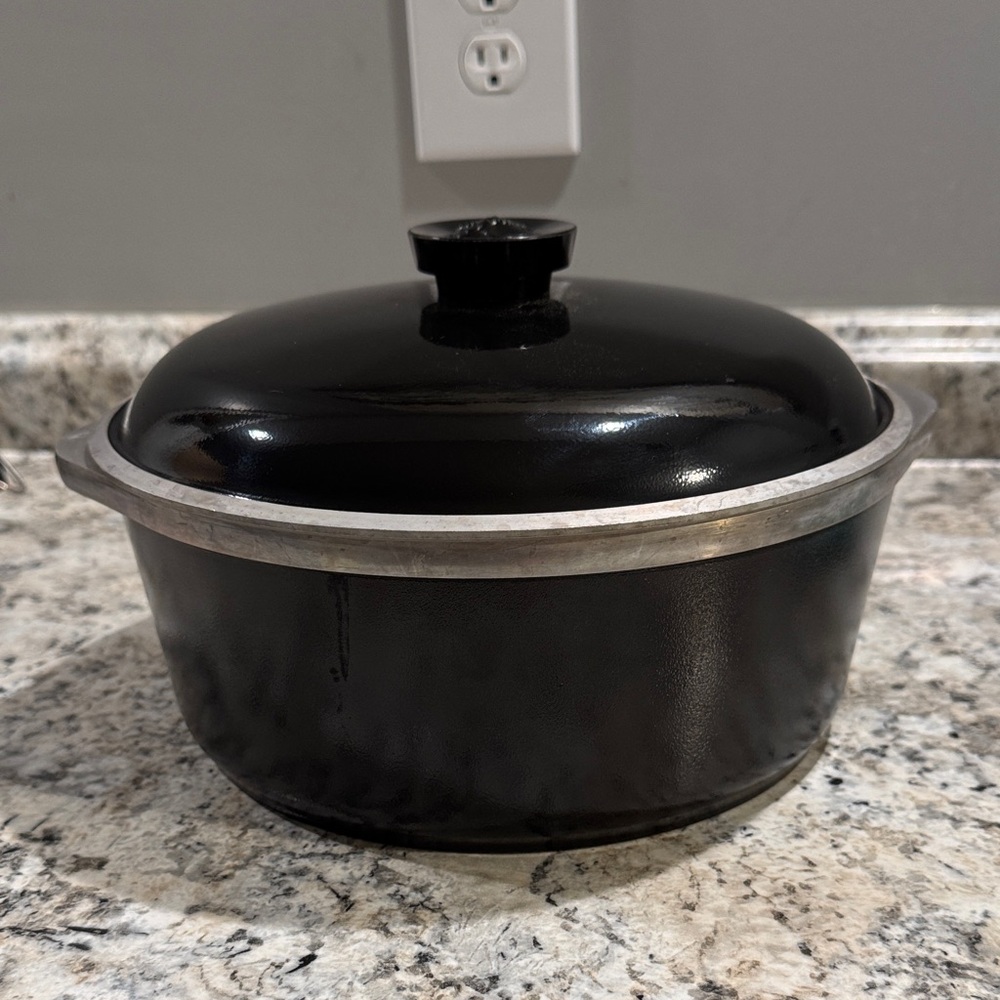 Vintage Club Black Dutch Oven 10” Aluminum 4 Qt Stock Pot W/Lid (Club aluminum)